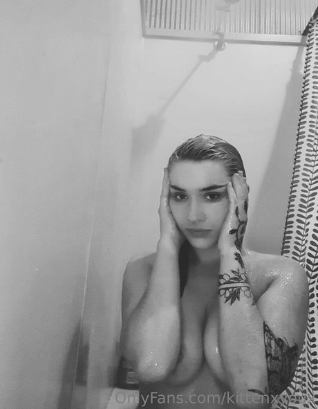 kittenxyoux naked pornstar picture