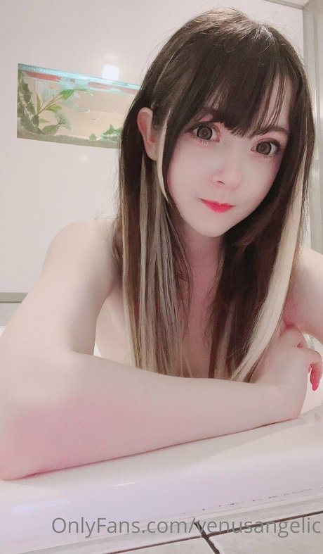 Venusangelic model exclusive picture