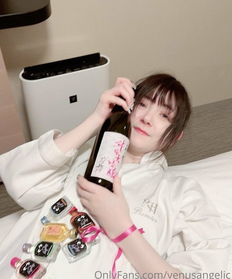 Venusangelic naked star pictures