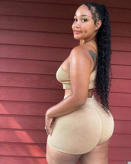 Darla Shuttlesworth hd pornstar photo