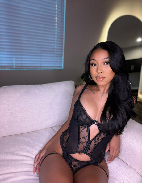 Wetchinaaa model naked archive