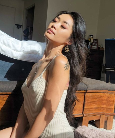 Elizabeth Tran hd model gallery