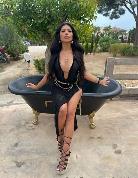 hatidza demirovic hd model photo