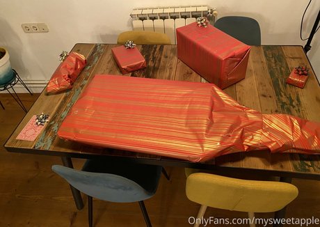 My Sweet Apple model adult img