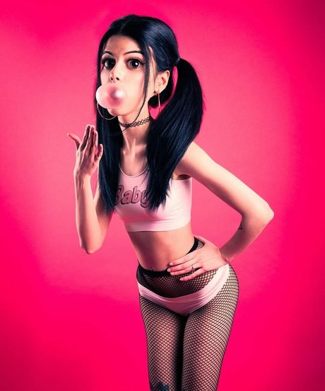 ellathrasher adult model picture