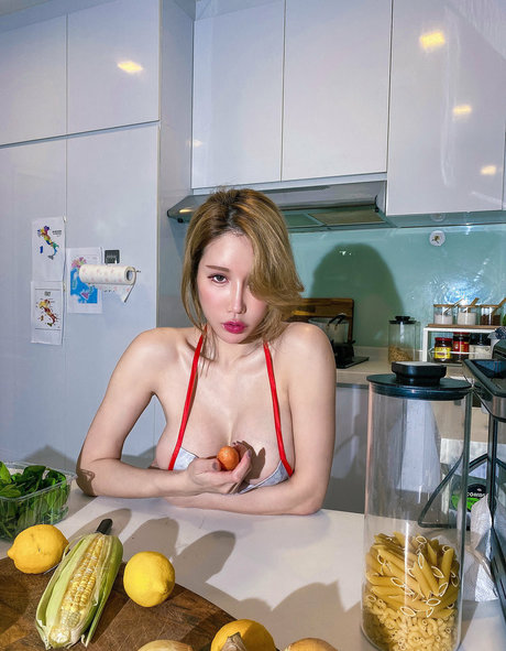 Yui Xin pornstar erotic gallery