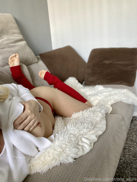 Strong Allure star top picture