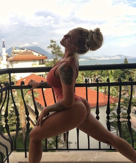 Natasha Thomsen star adult archive