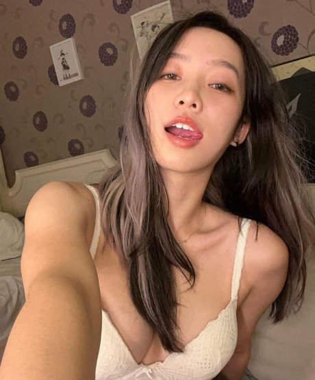 maggiechow123 nude pornstar picture