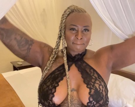 Monna White erotic actress img