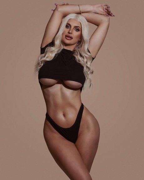 Laura Blake Hahnel naked pornstar gallery