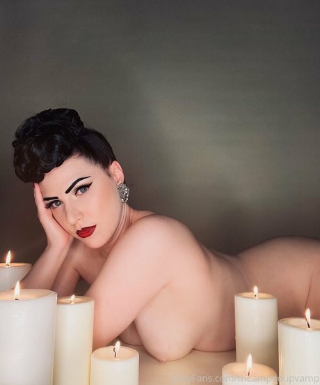 theampedupvamp model nude images