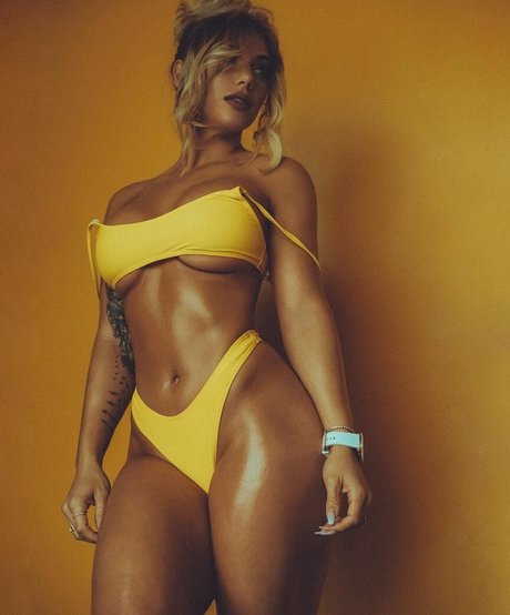 Marine S Mezz sexy pornstar image