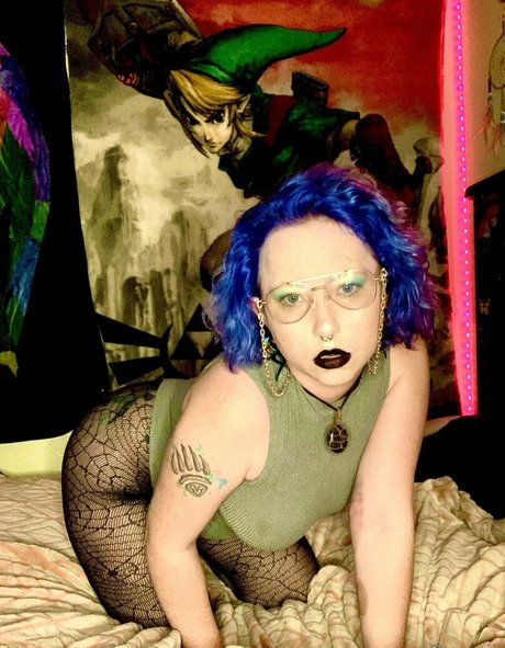 buggiii nude thumbnail