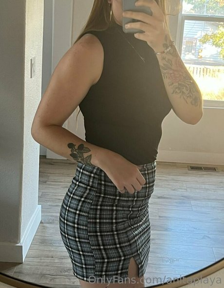 Anita Playa star pretty pic