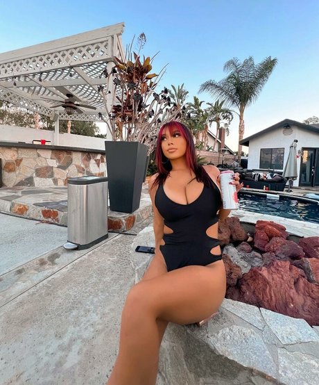 Thestarvasquez nude thumbnail