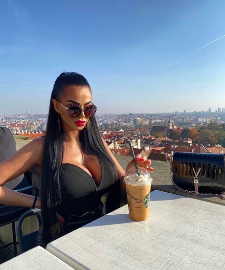 Adriane Linn best star pic