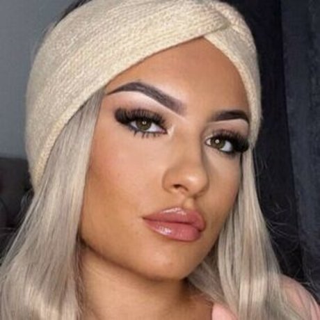 MissElBelle model porn pic