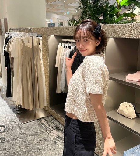 Yunjinpet nude actress image