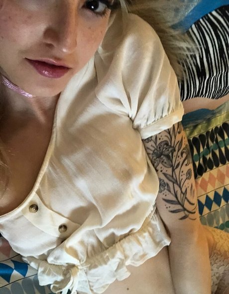 babydollmae pornstar naked photo