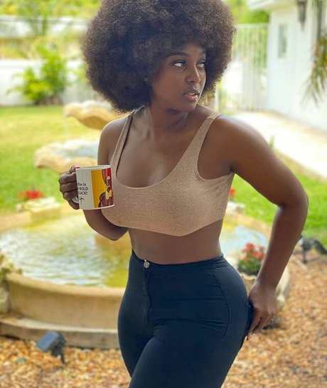 Amara La Negra hd model galleries