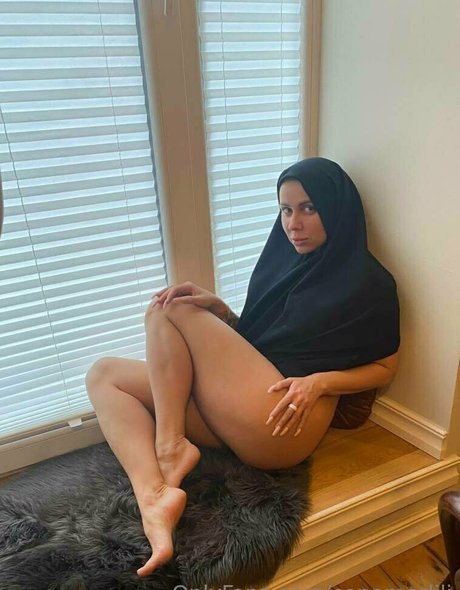 conamorlili sexy actress photo