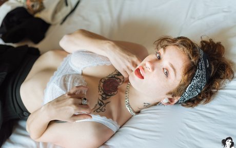 Sathira exclusive star img