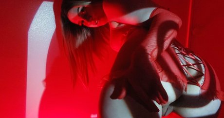 hollygraphixxx naked pornstar pic