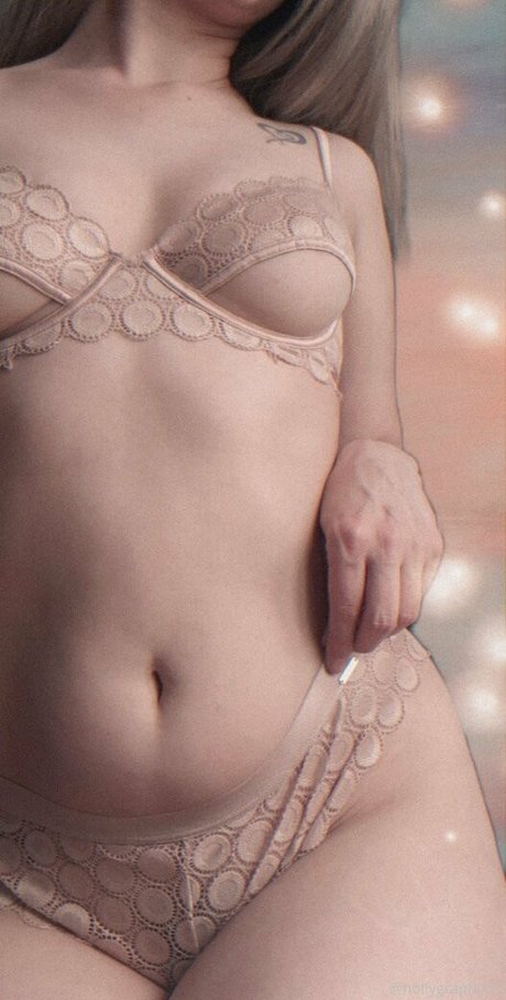 hollygraphixxx art model pic