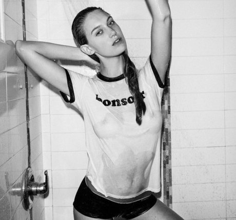 Caroline Lowe star naked img