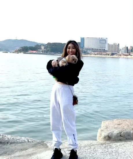 Jinnnyk pornstar naked pic