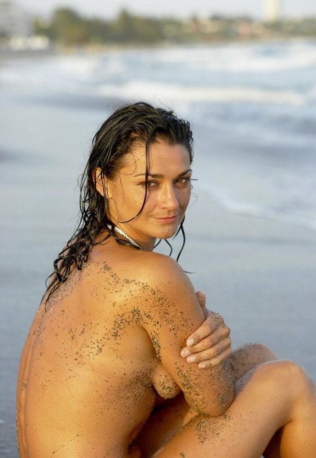 Natalie J Robb nude actress photos