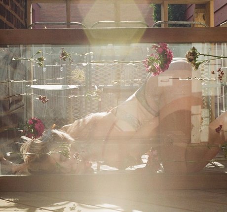 alittle vampy model naked photos