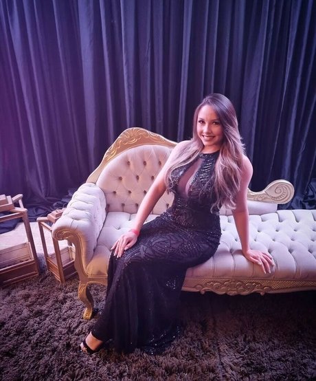 blonde midget onlyfans nude gallery