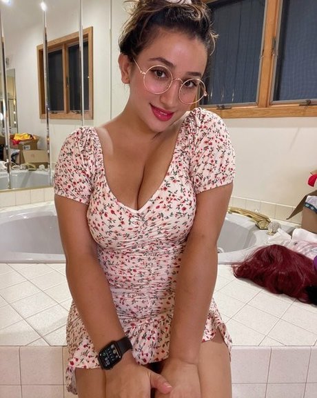 Nikki Geeks xxx star image