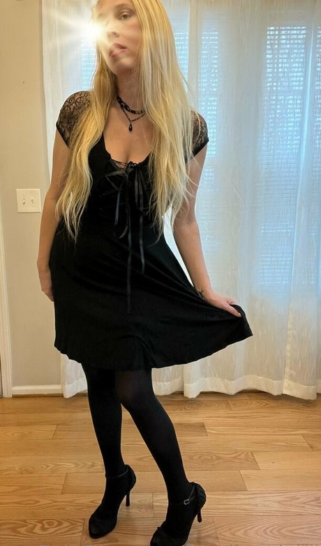 fayelinaplays best model picture
