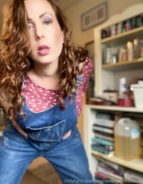 Pregnant English Rose model naked pic