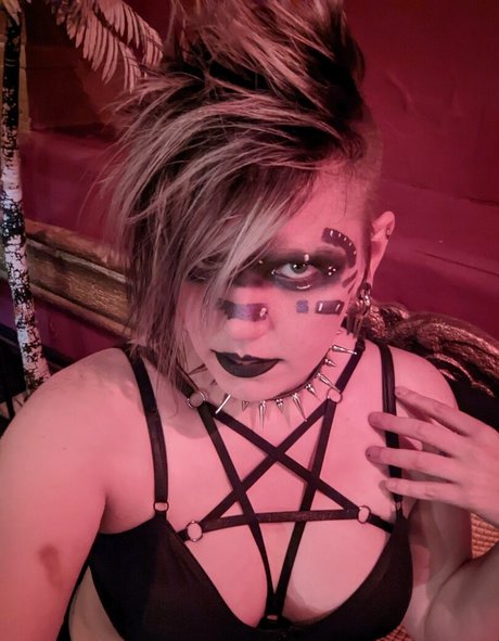 Demongirlcock model best pic