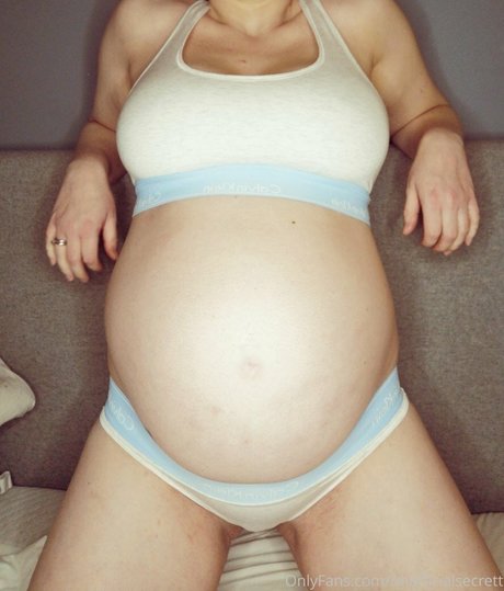 Unofficial Secret hot model photo