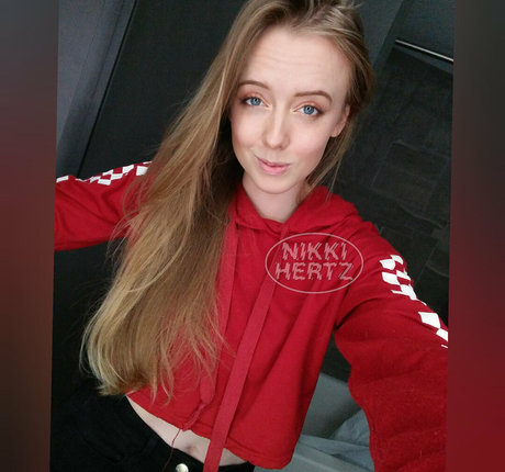 thenikkihertz pretty pornstar image
