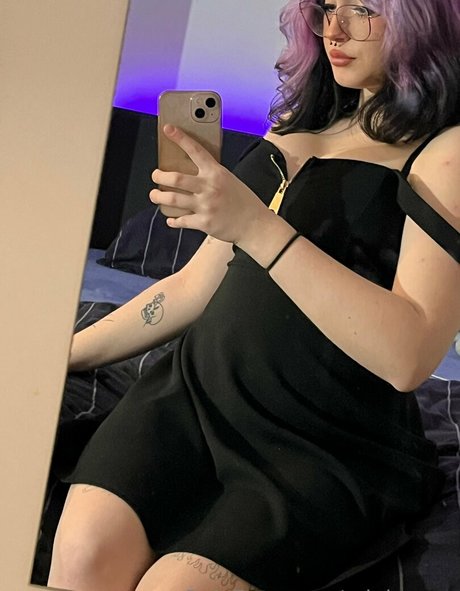 miniasuna model pornographic photos