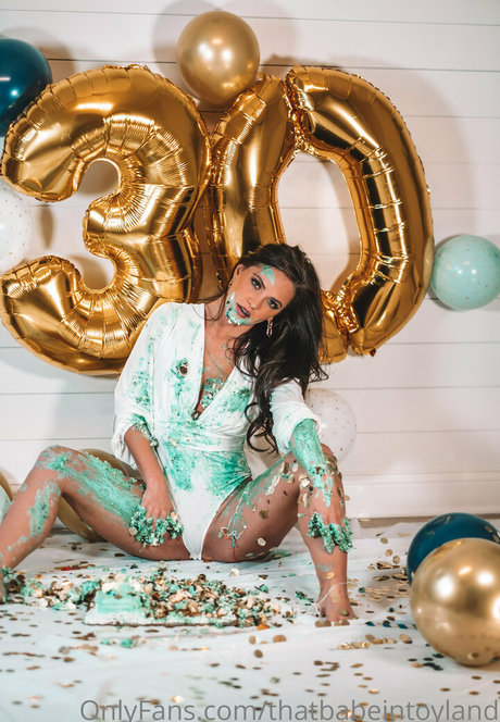 thatbabeintoyland star images