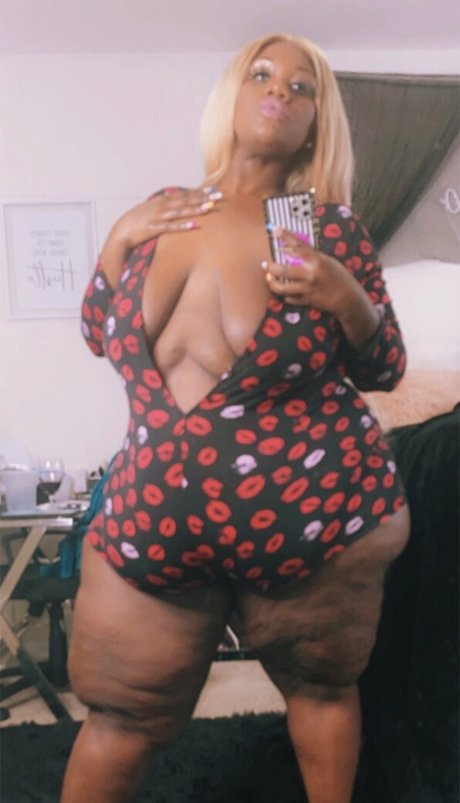 beverlyblue3x high quality model pic