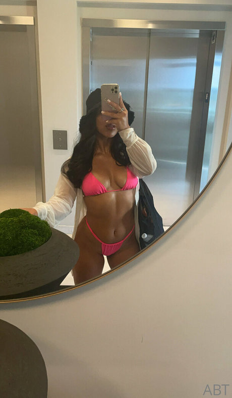 alexistelles nude thumbnail