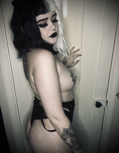 diilestrange star nude images