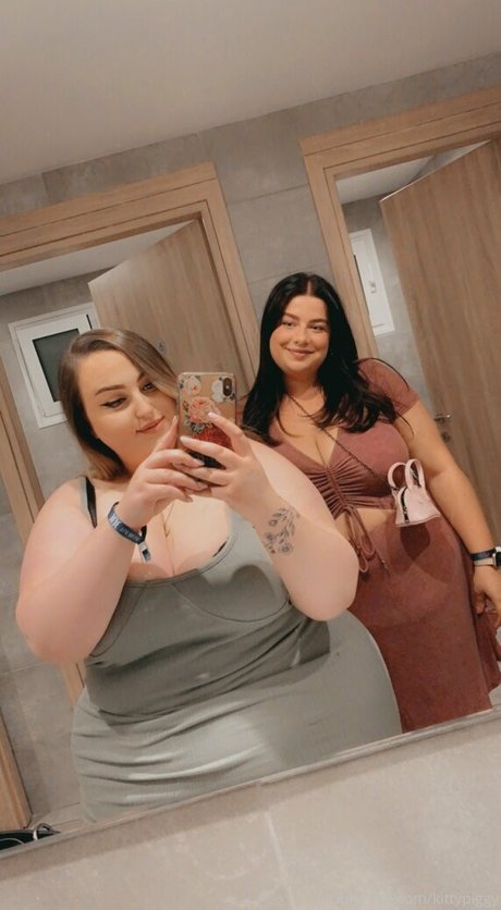 kittypiggy pornstar exclusive photos