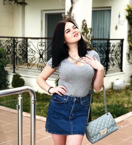 teen natural tits onlyfans top gallery