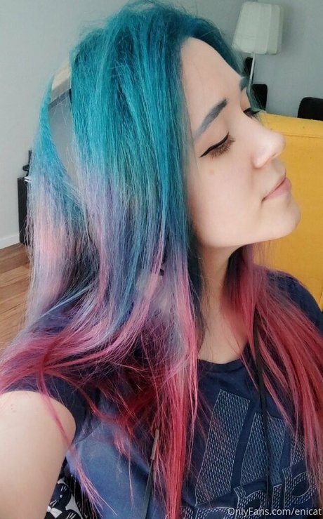 enicat erotic model picture