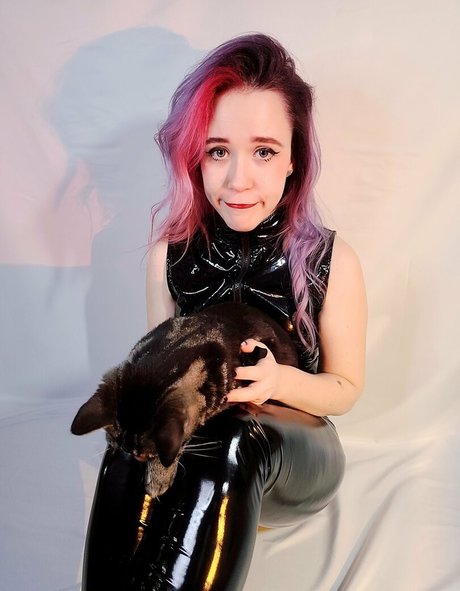 enicat pornstar image