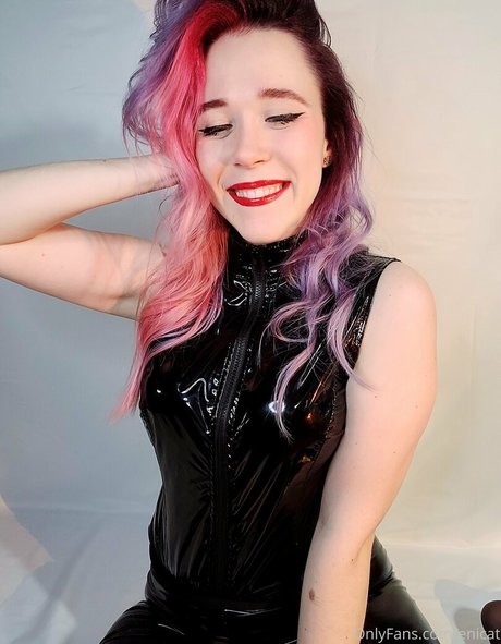 enicat naked star photos